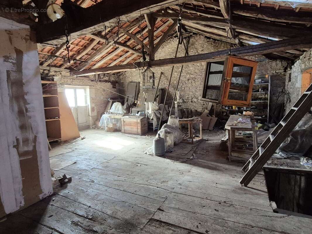 20260409101230 - Commerce à NONTRON