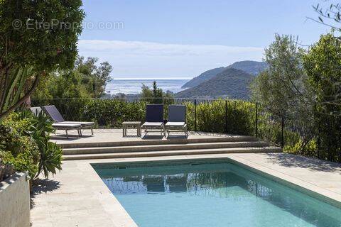 Maison à MANDELIEU-LA-NAPOULE