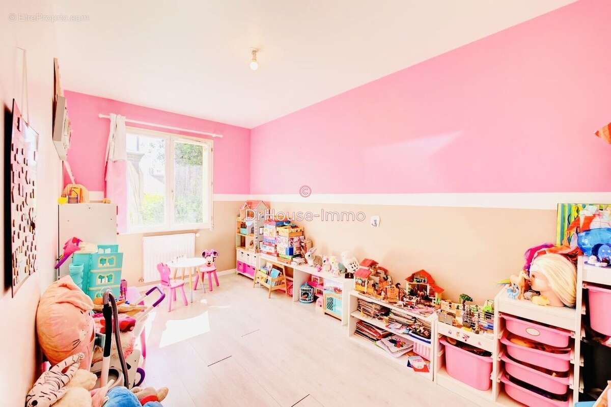 Maison à FERRIERES-EN-GATINAIS