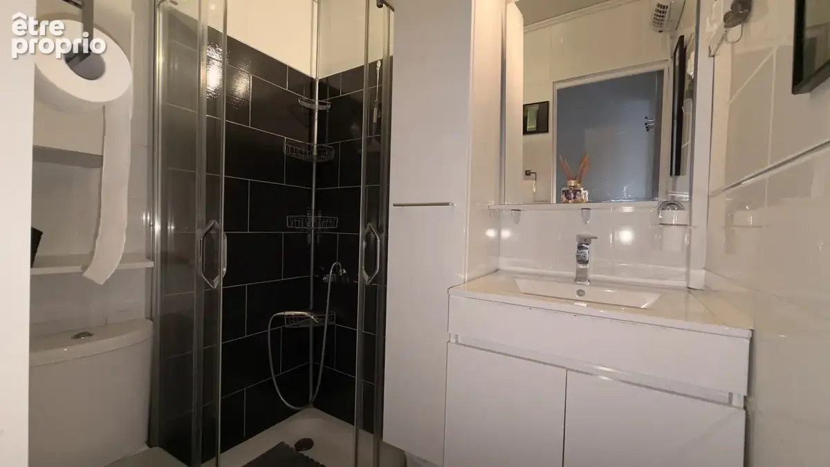 Appartement rénové à 600 mètres de la plage - Balcon plein Sud - photo 5