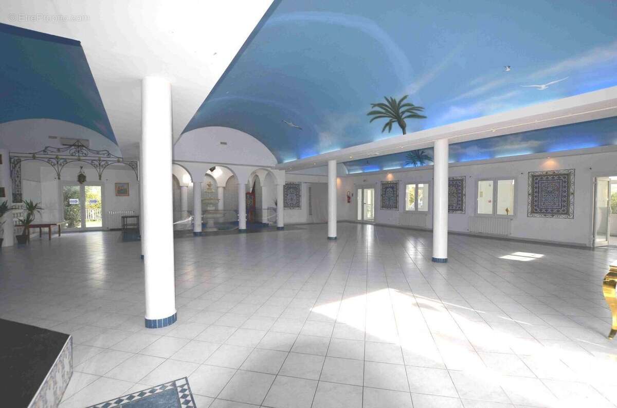 Photo 7 - Commerce à GARONS