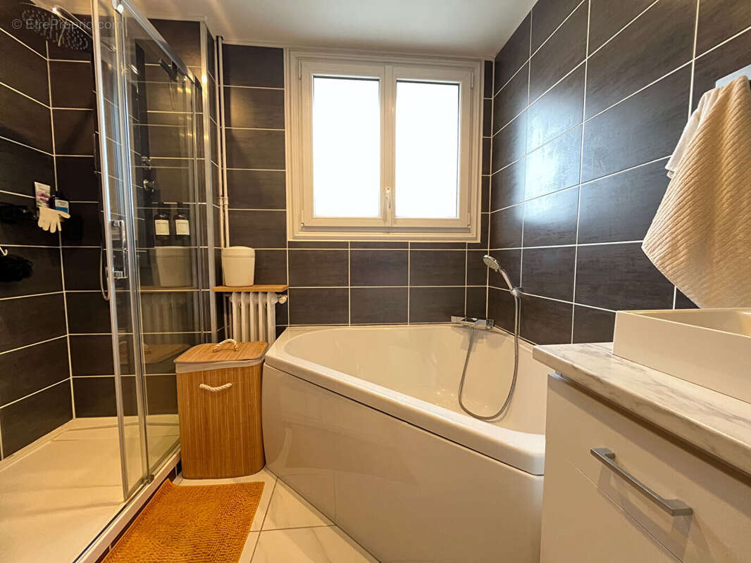 Appartement à SAINT-JEAN-DE-LA-RUELLE