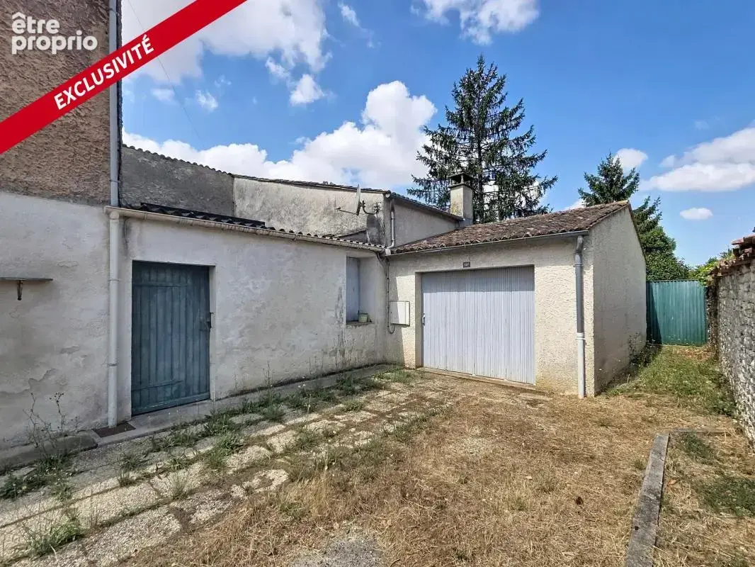 Saint-Jean-d’Angély – Maison à rénover 73 m², garage et terrain - photo 2