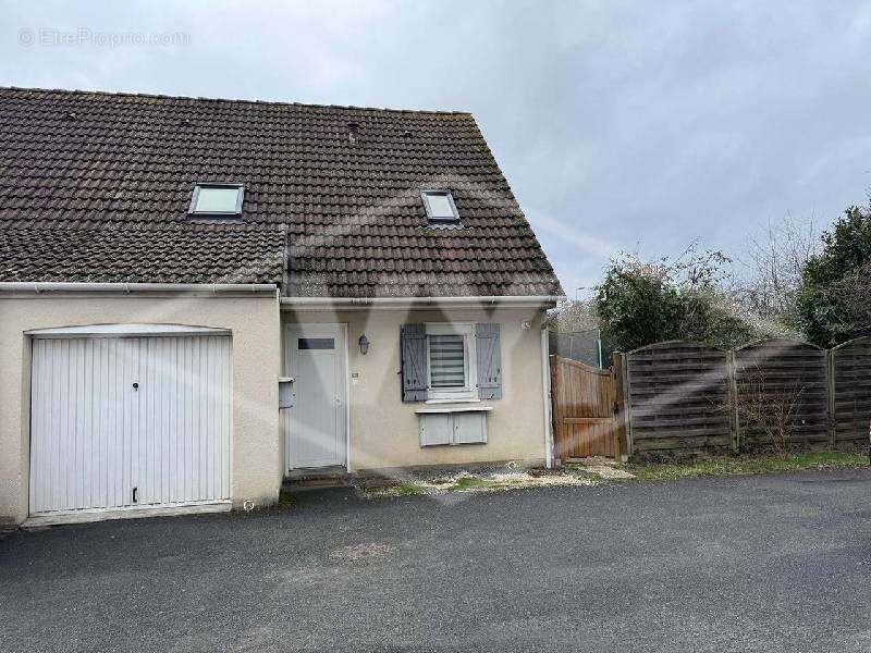 Maison à COMBS-LA-VILLE