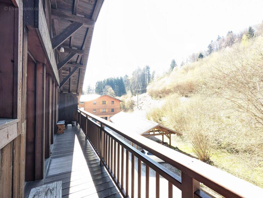 Appartement à MORILLON