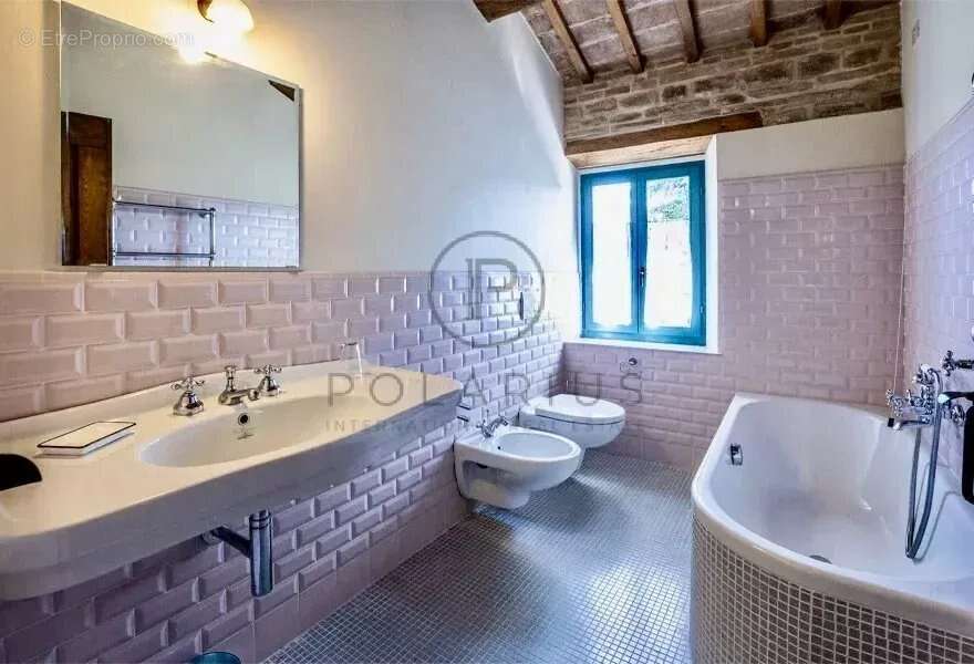Ferme avec appartements, laboratoire de transformation et boutique à la ferme — Le Marche - photo 7