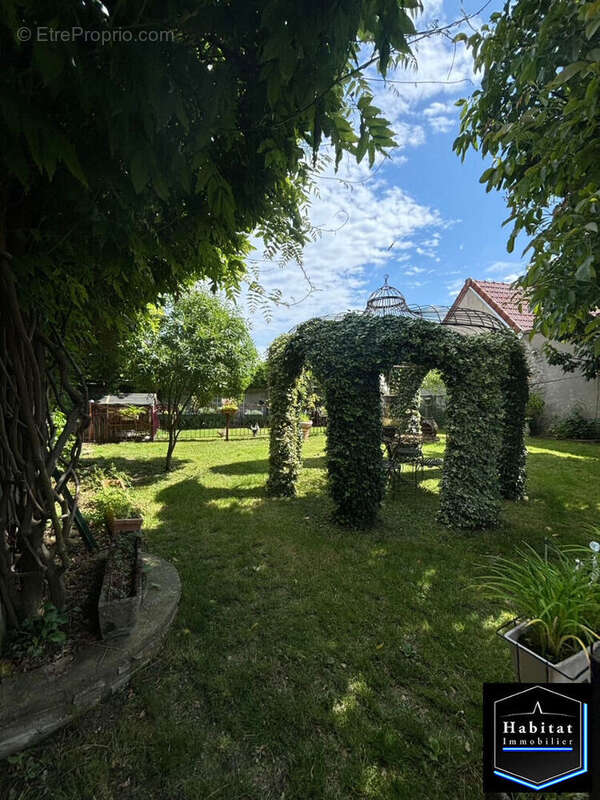 Maison à LE PLESSIS-BELLEVILLE