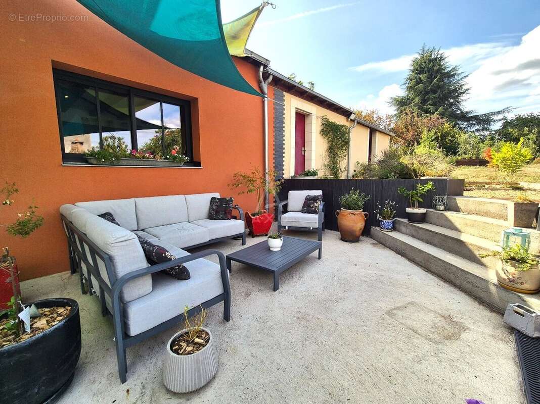 Maison de caractère rénovée avec grand jardin, garage et dépendances - photo 8