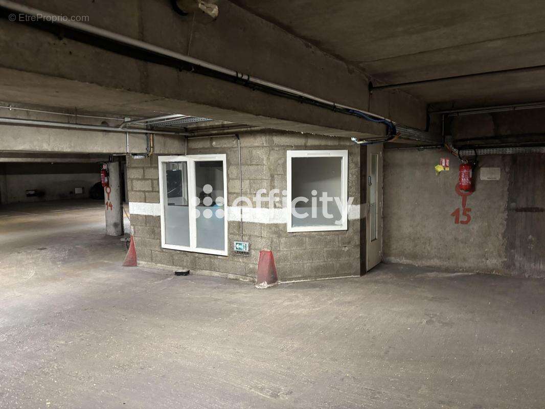 Parking à COURBEVOIE