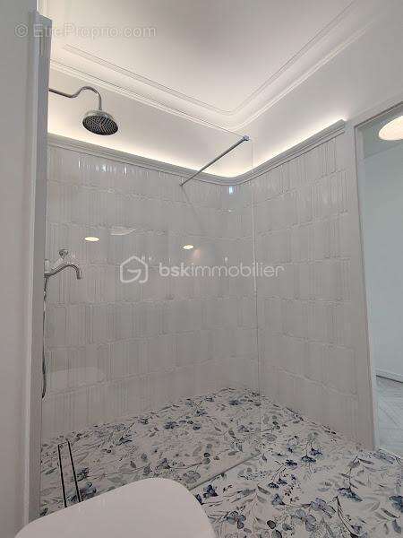 Appartement à LA ROQUETTE-SUR-SIAGNE