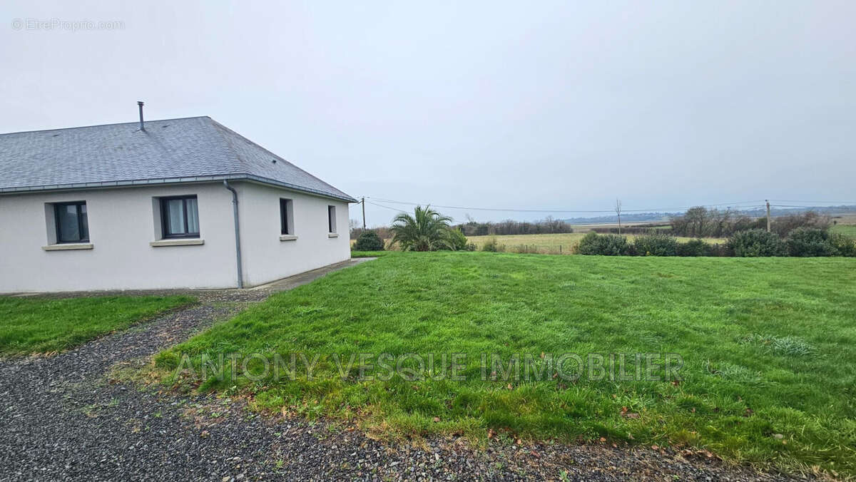 Maison à REGNEVILLE-SUR-MER