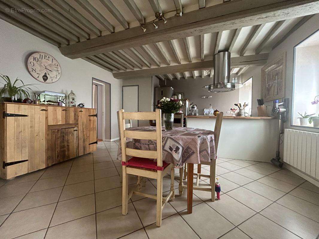 14370 Maison 102 m² en parfait état 183 800 - photo 4