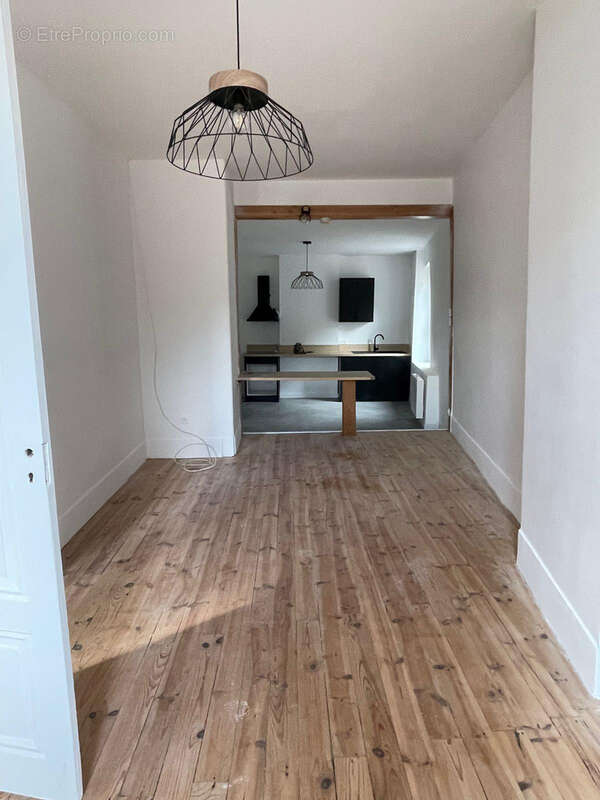 Appartement à LA TERRASSE-SUR-DORLAY