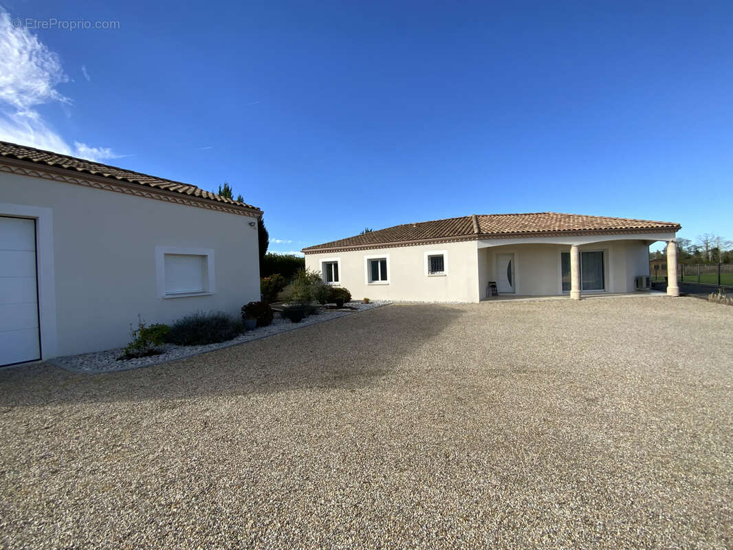 Maison à COURS-DE-PILE