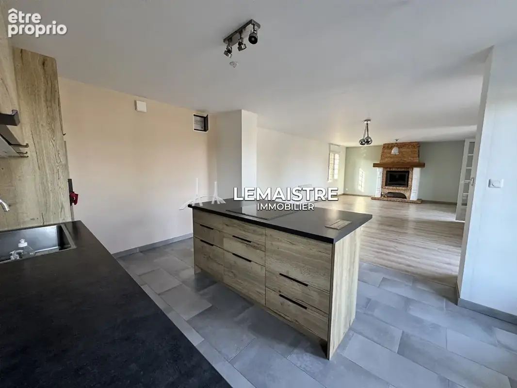 Axe LE HAVRE/YVETOT - Maison 208 m² - 5 chambres - Briques et silex - Double garage - DPE C - photo 3