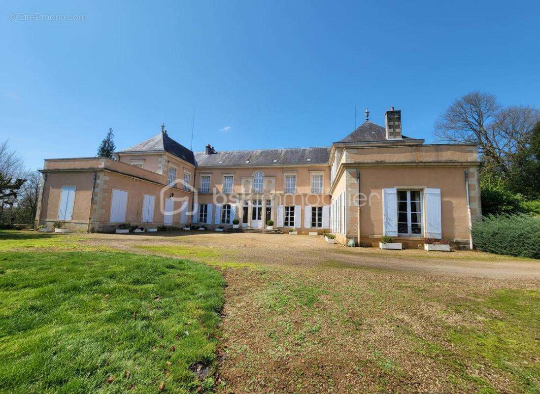 Magnifique Chateau du XIX éme , dépendances, Maison de gardien/gite, parc arboré de 9,5 hectares - photo 6