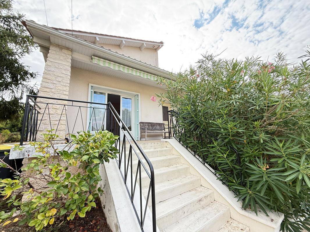 Maison à SAINT-YRIEIX-SUR-CHARENTE