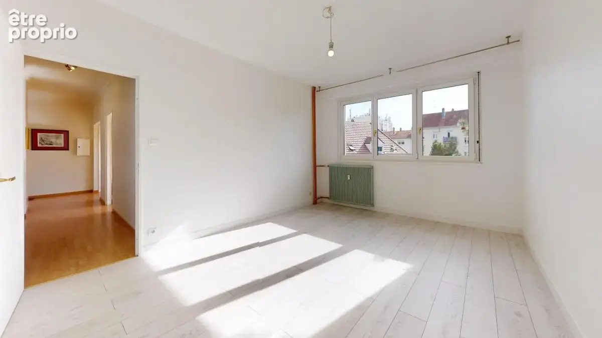 MULHOUSE – Appartement F4 de 92 m² avec balcon, garage et parking privatif - photo 3