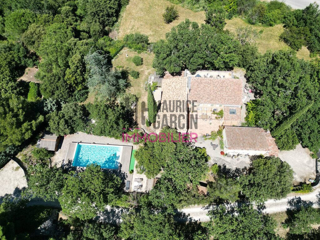 Maison à VENASQUE