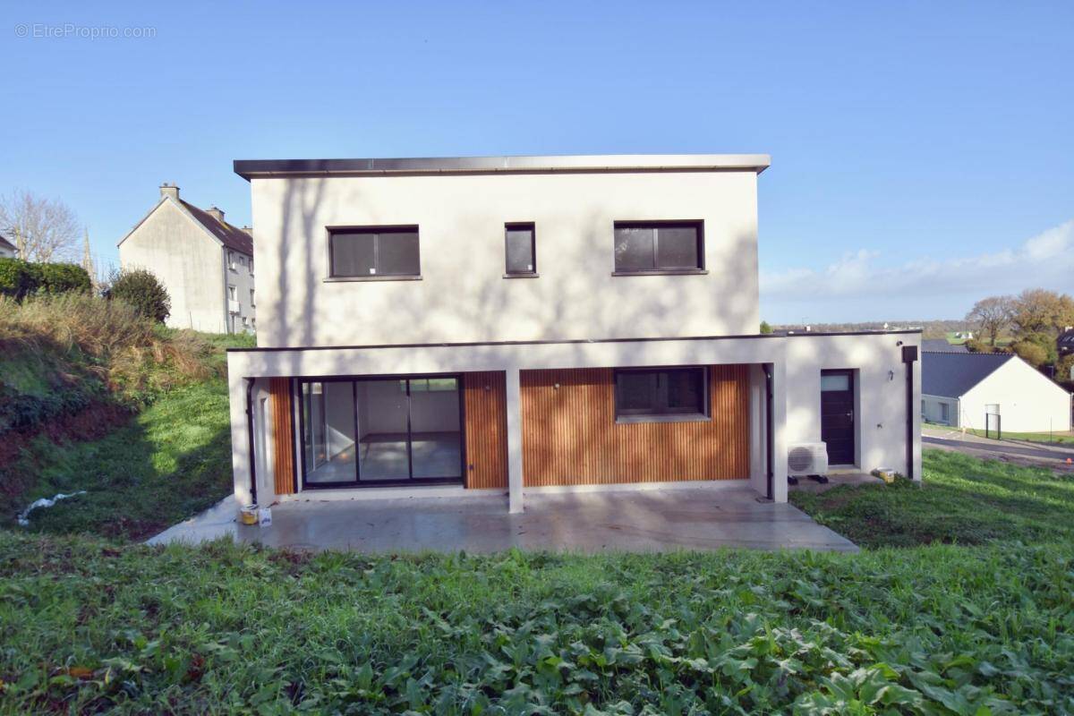 Maison à PLONEVEZ-PORZAY