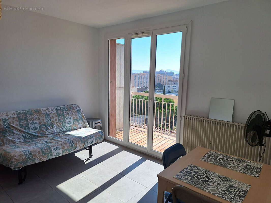 BEL APPARTEMENT  T1 loué, rénové avec balcon plein SUD secteur BON SECOURS 14e - photo 4