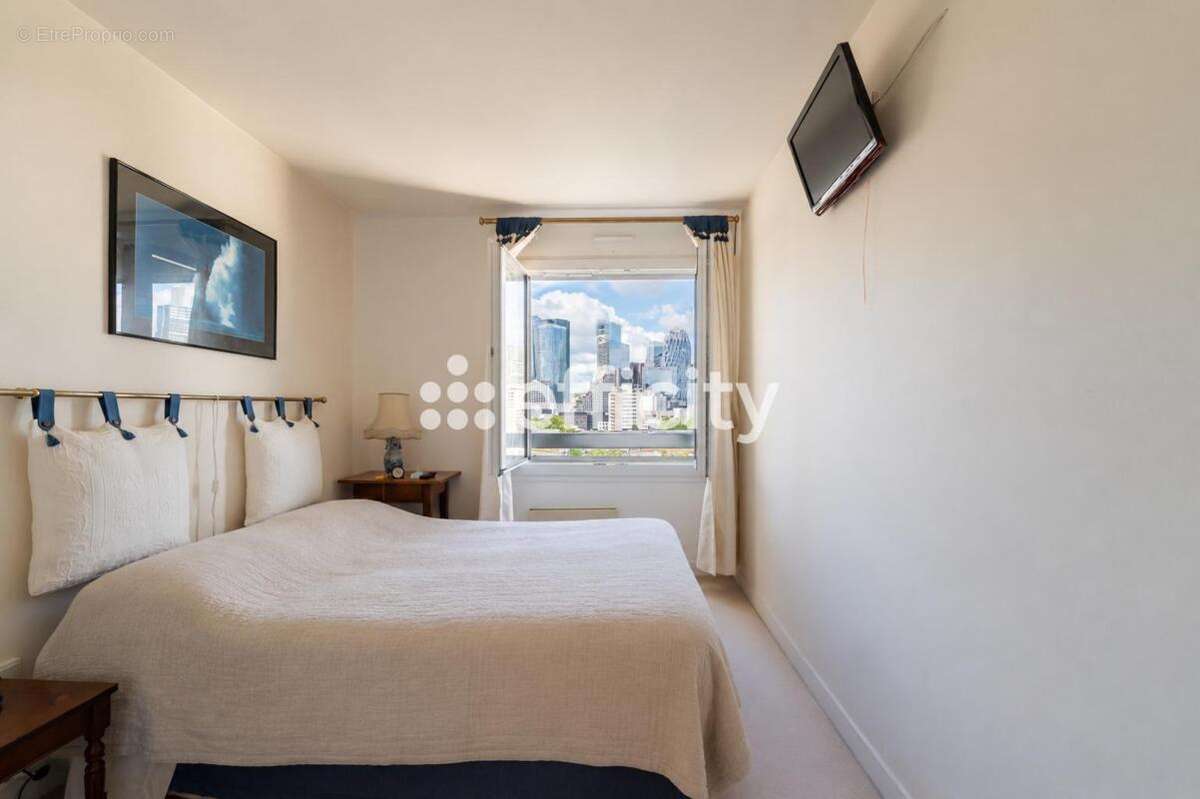 Appartement à COURBEVOIE