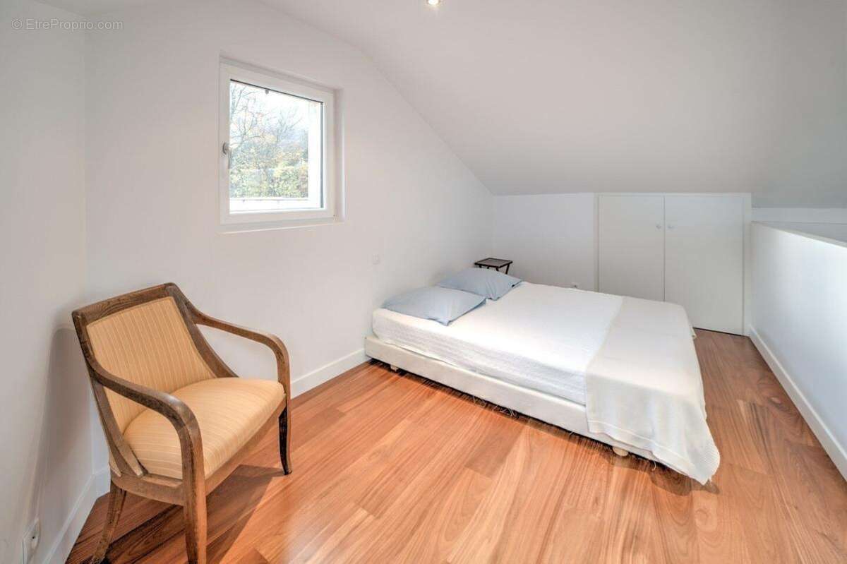Maison à PERON