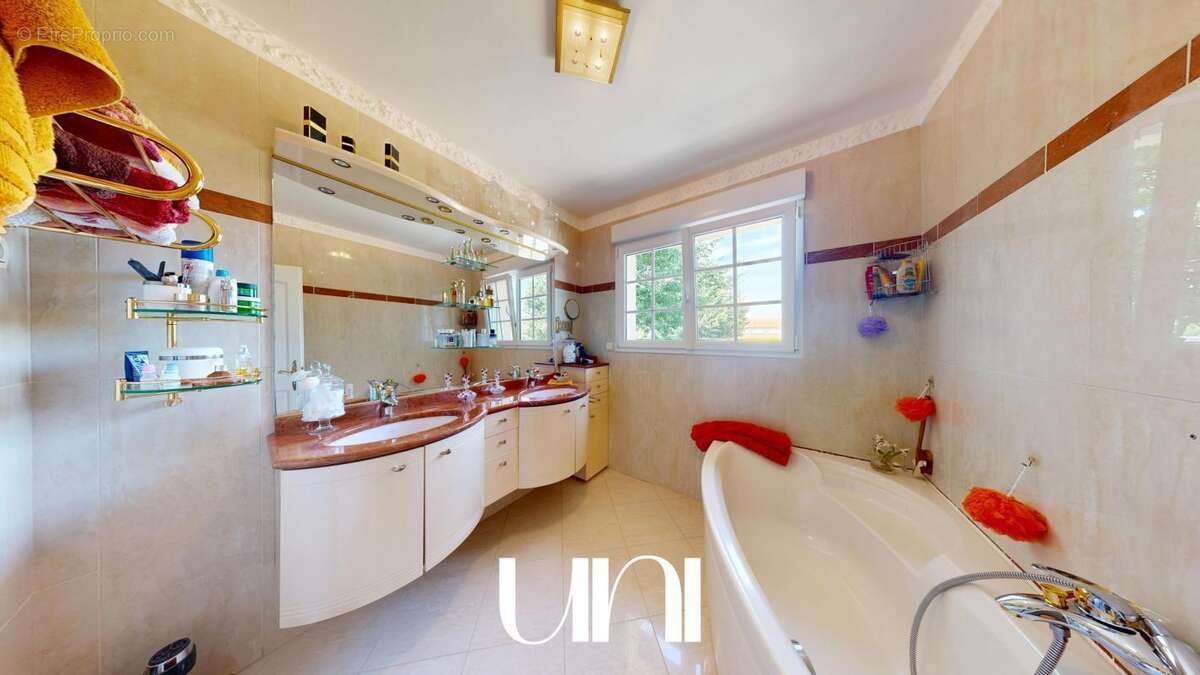 Maison 6 pièces 142m2 avec piscine - Colomby-Anguerny - photo 14