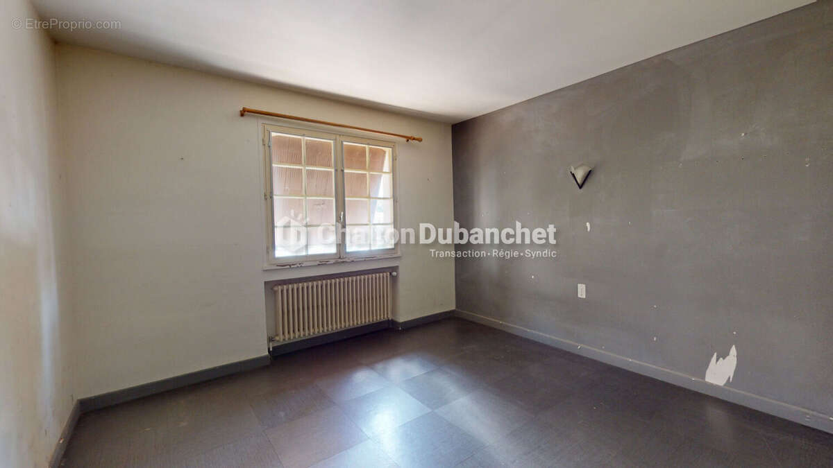 CHARLIEU - Maison  de 149 m² habitables - photo 7