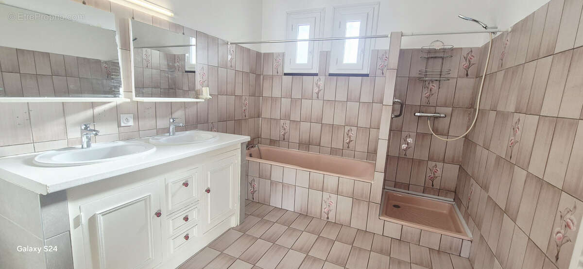 Maison de plain-pied avec dépendances   Villeneuve-la-Comptal - photo 11
