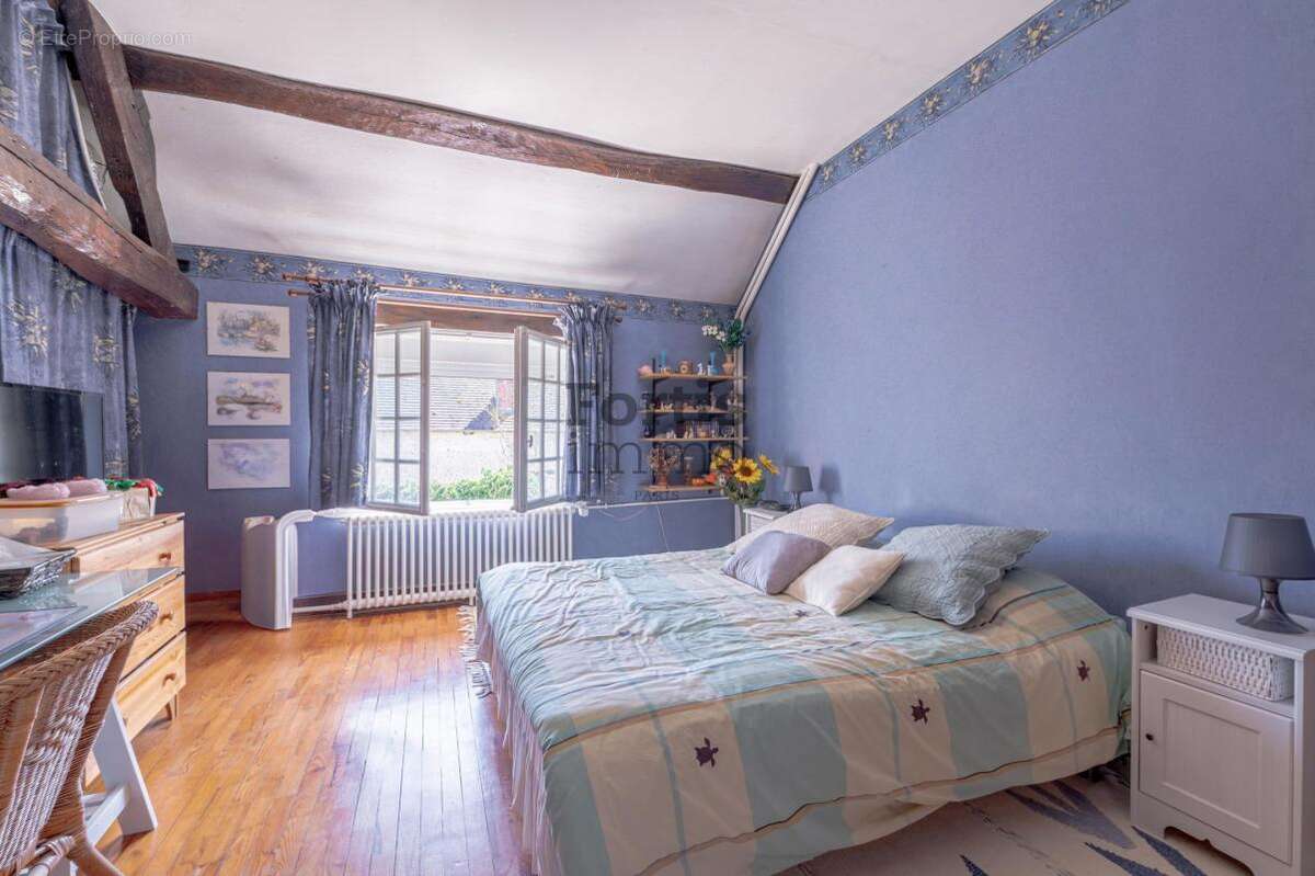 Maison à CHERISY