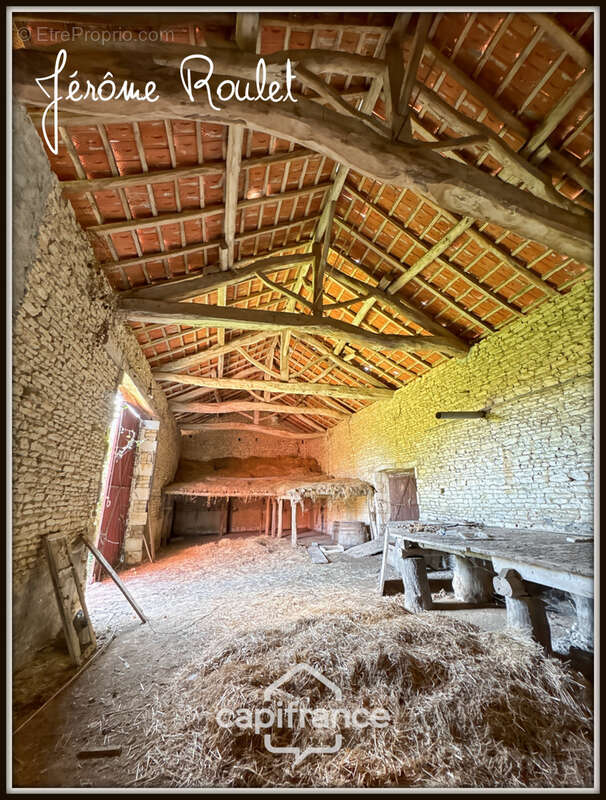 Maison en pierre à vendre 5 pièces 2 chambres Nombreuses Dépendances Terrain 22 400 m² Champigny-En-Rochereau (86) - photo 26