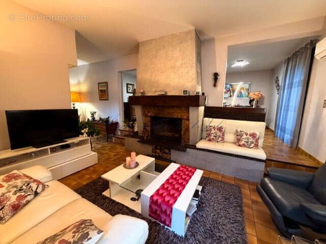 Maison à CHAMPCEVINEL