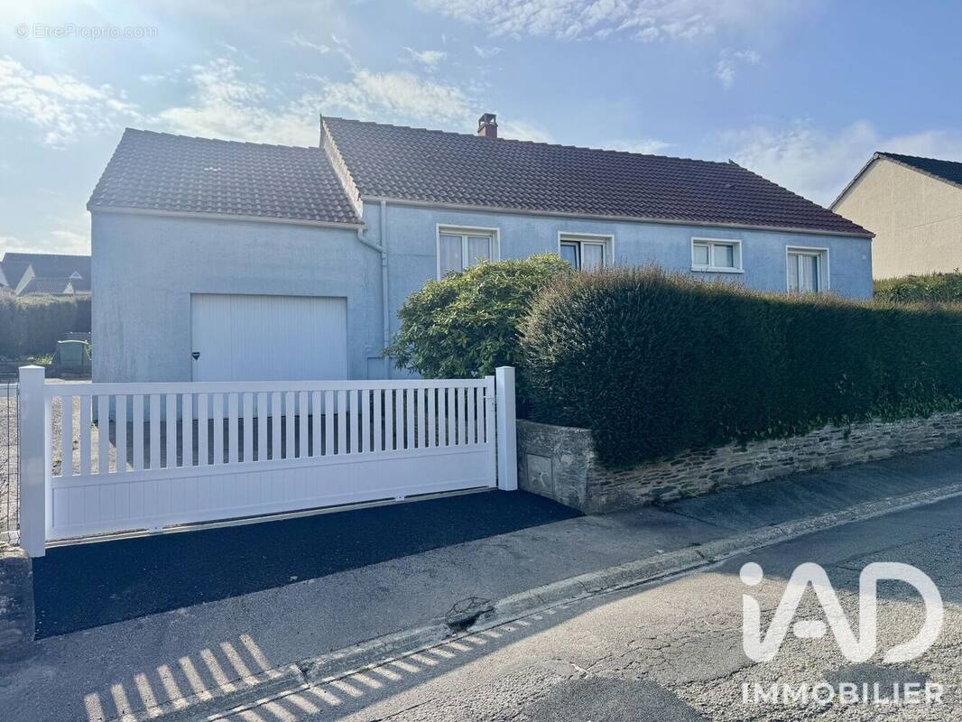 Photo 1 - Maison à EQUEURDREVILLE-HAINNEVILLE