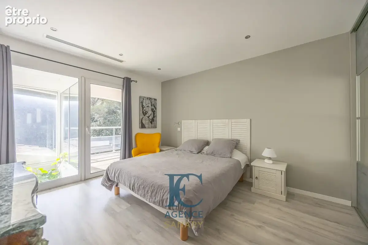 Maison d'architecte de 216 m2 à proximité de la plage Dorée - photo 5