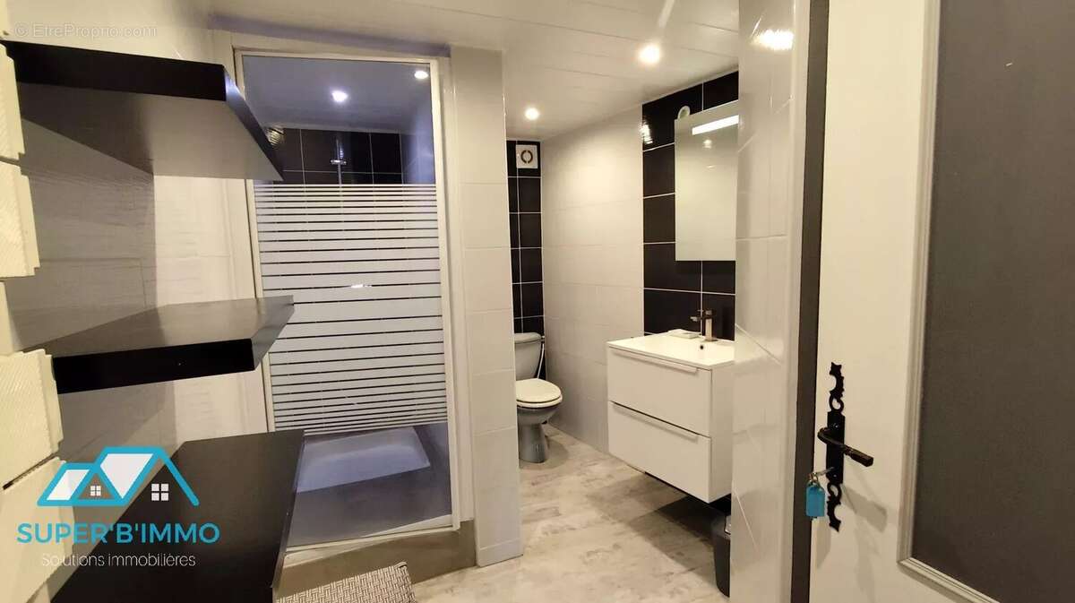 Batisse en pierre avec 2 logements et terrain - photo 5