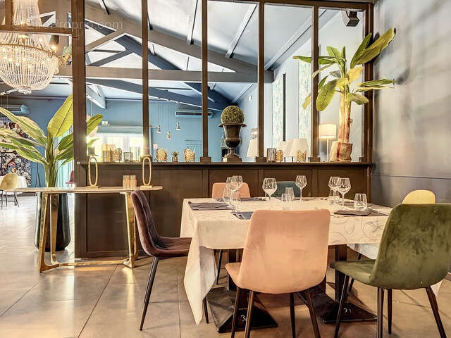 Commerce à SAINT-LAURENT-DES-ARBRES