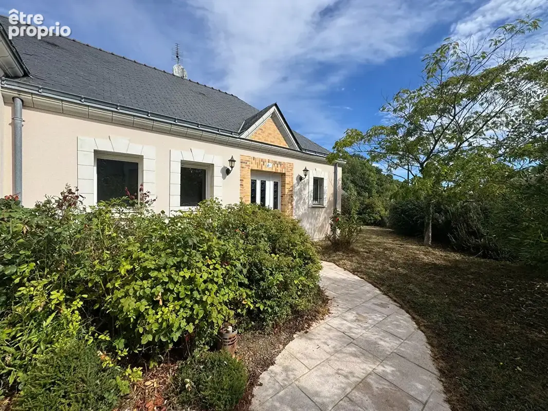 Photo Maison à Saint-Jean-De-Linieres au prix de 470 000€