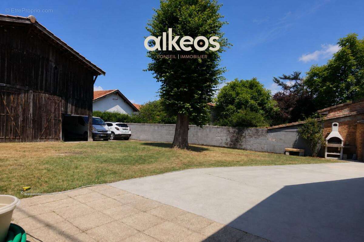 Maison 187 m² à Saint-Symphorien  - photo 18