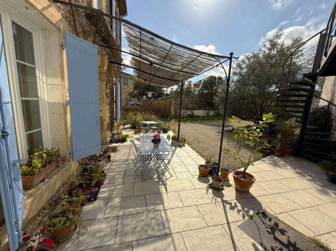 Maison 550 m² à Argeliers  - photo 2