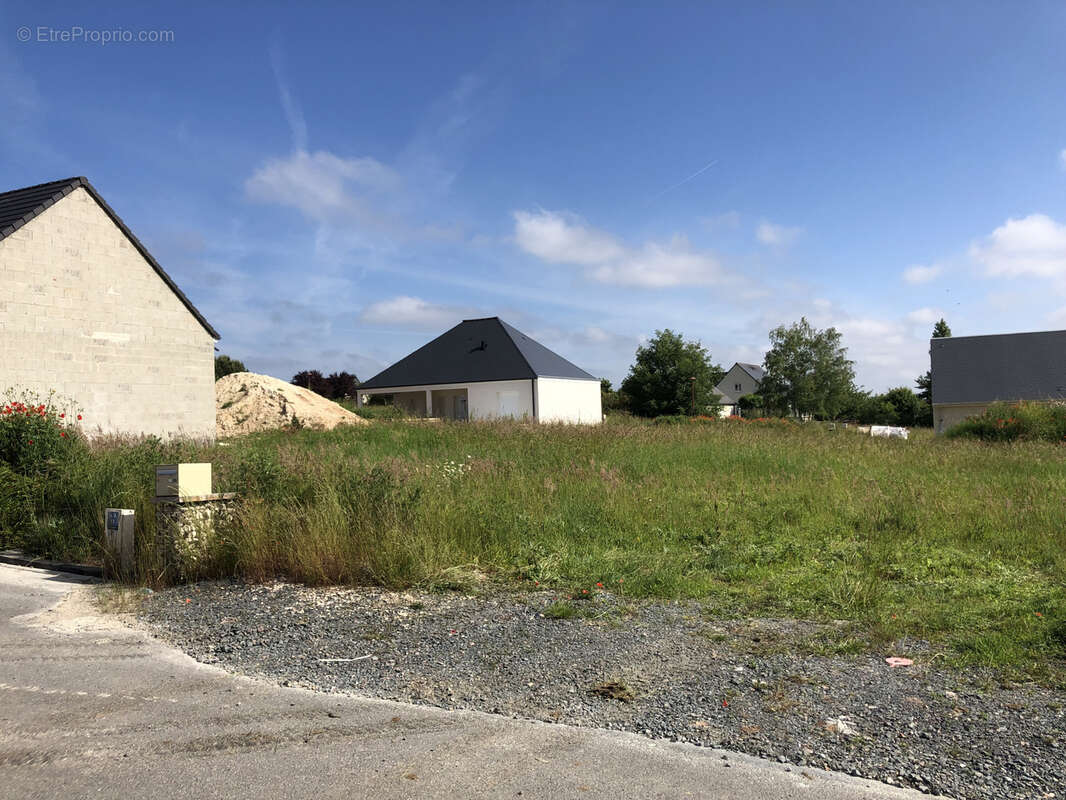 Terrain à AZAY-SUR-CHER