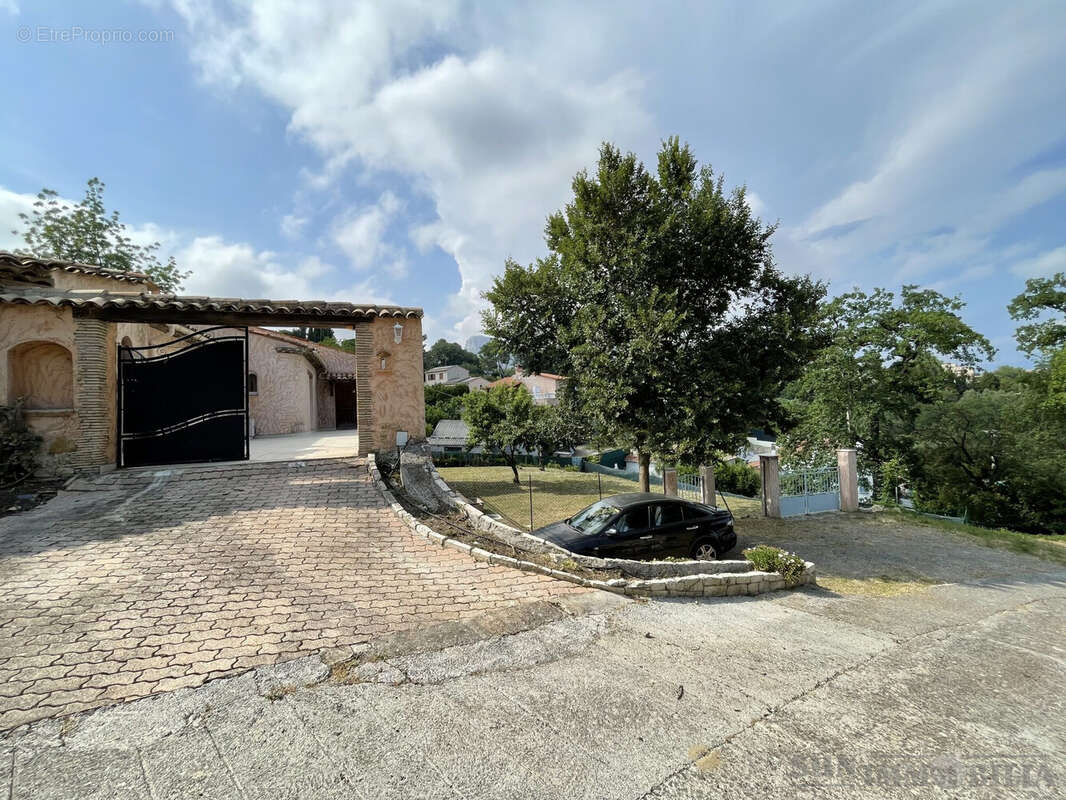 Maison à LA GAUDE