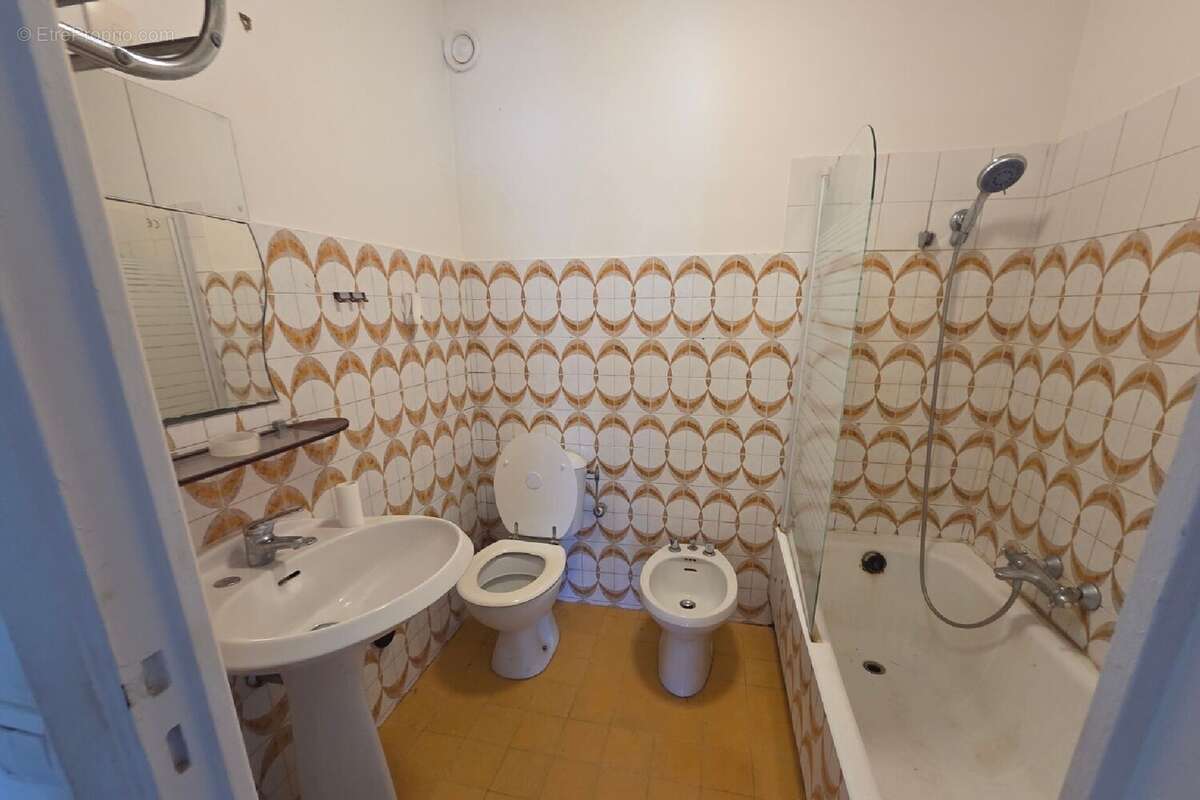 Appartement à SAINT-LAURENT-DU-VAR