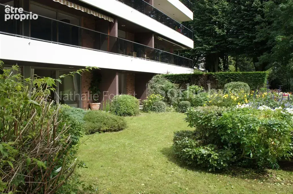 Croix barbieux! splendide type iv en rdc avec jardin prive, 2 parkings securises, cave. - photo 6