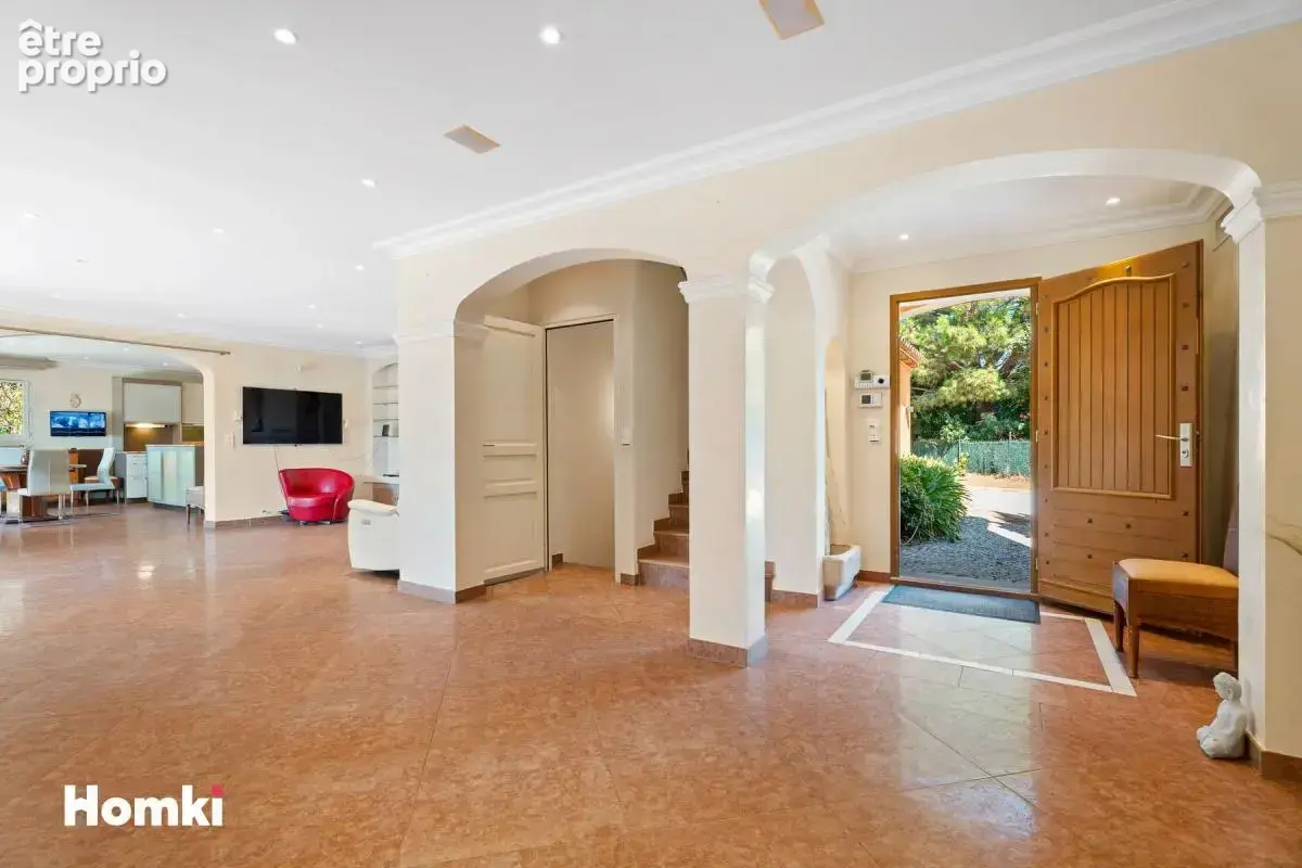 Maison/Villa T6 de 210 m² à Mandelieu-la-Napoule 06210 - photo 10