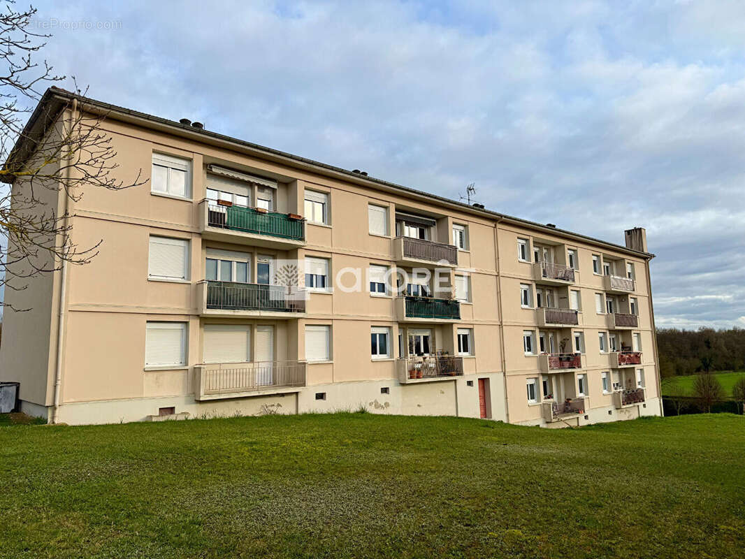 Appartement à SAINT-ETIENNE-SUR-CHALARONNE