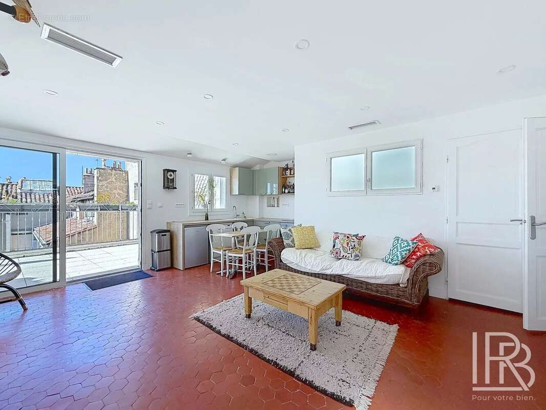 Appartement à MARSEILLE-1E