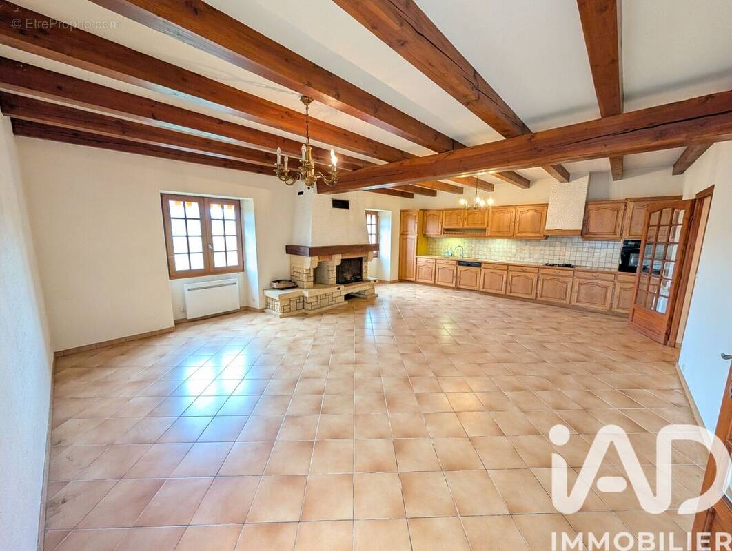 Maison 138 m² à Dienne  - photo 1