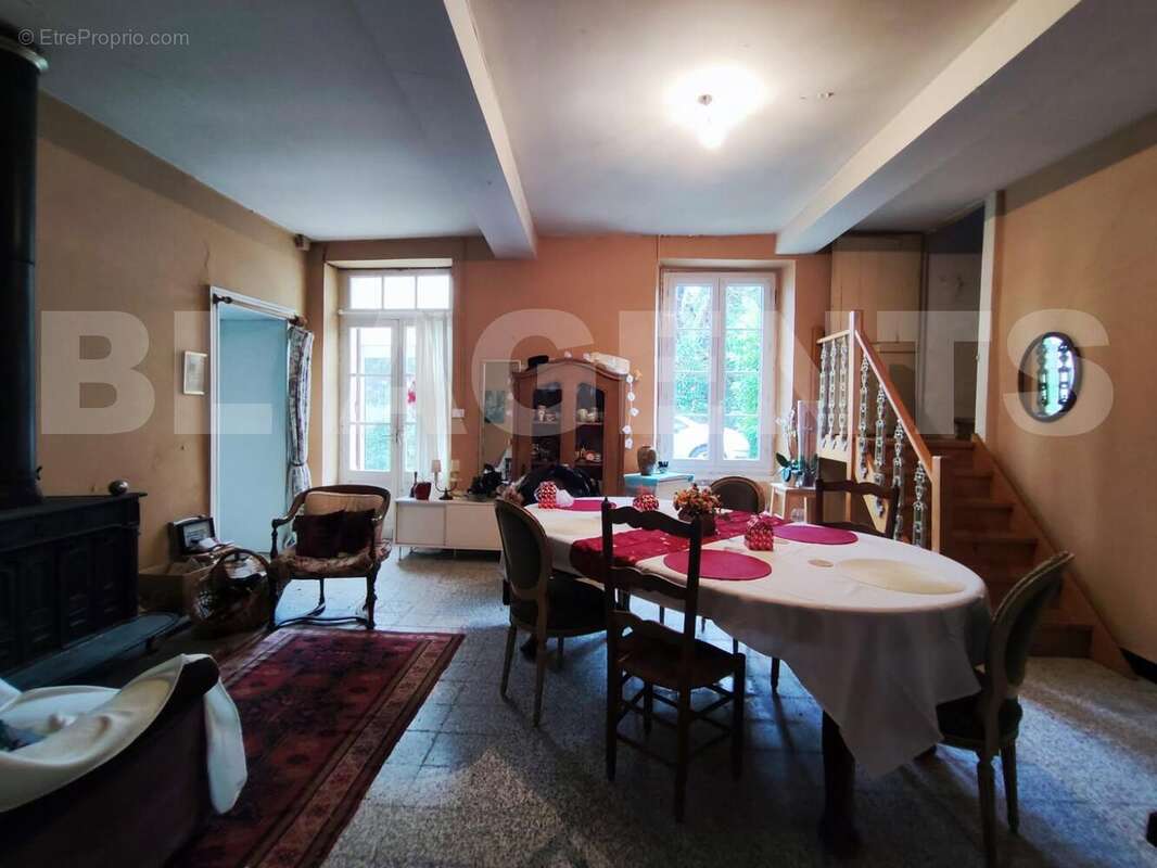 9074993482118341068 - Maison à COMPS