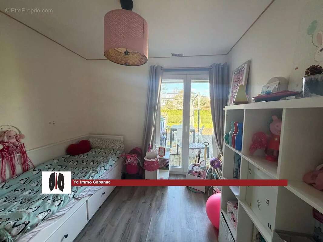 Maison 4 chambres avec beau terrain et garage - photo 7